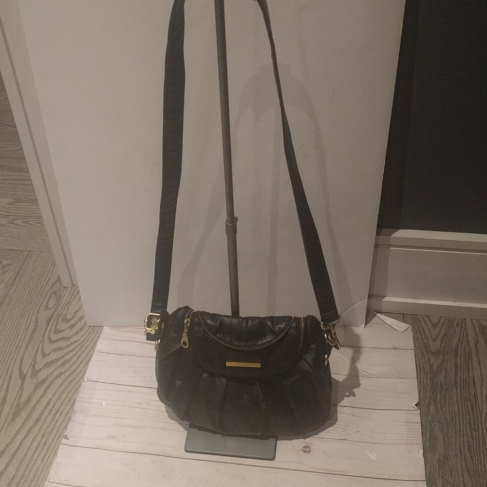 Beautiful crossbody bag by Matt and Nat 🍀